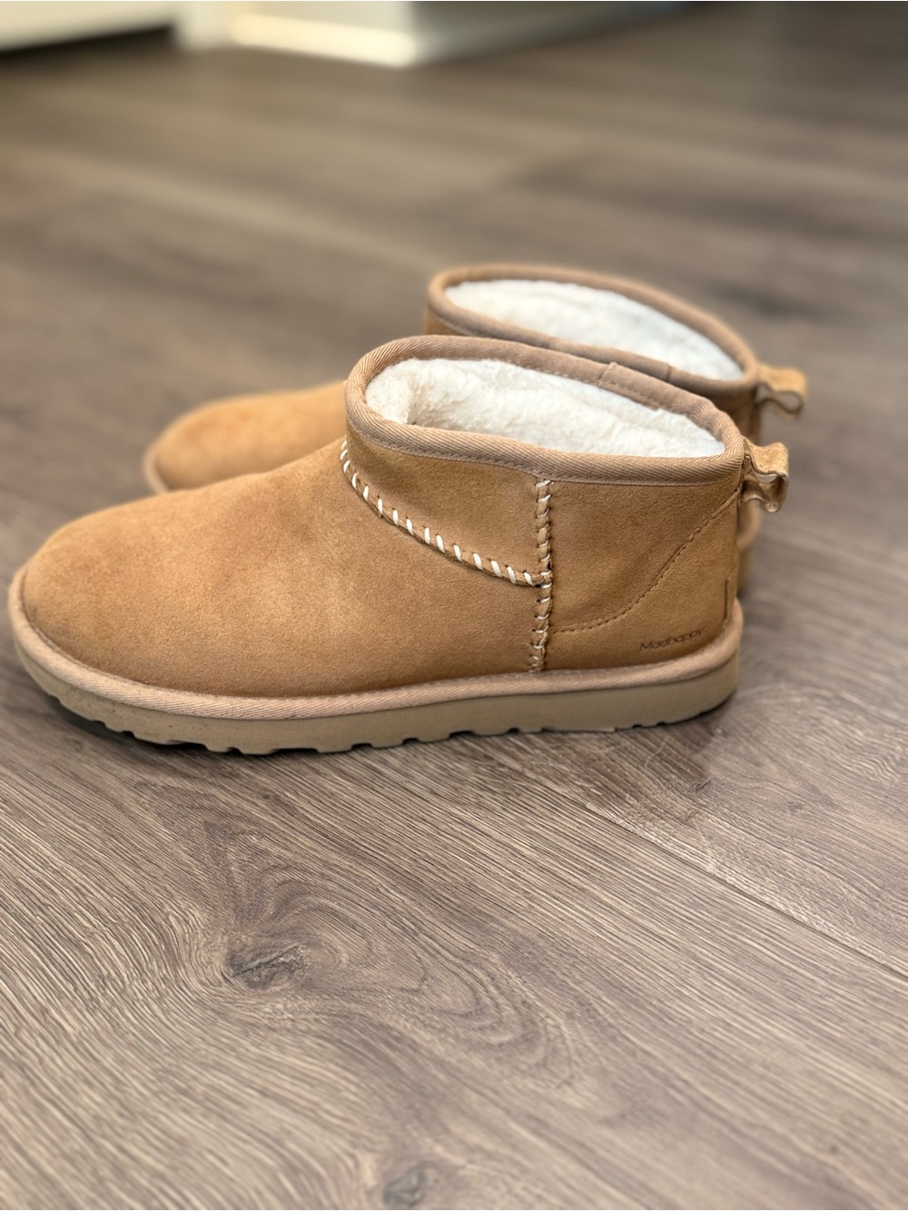 Women’s UGG Classic Ultra Size 9